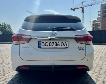 Белый Хендай и40, объемом двигателя 1.7 л и пробегом 266 тыс. км за 8600 $, фото 3 на Automoto.ua
