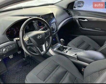 Белый Хендай и40, объемом двигателя 0 л и пробегом 295 тыс. км за 9350 $, фото 2 на Automoto.ua