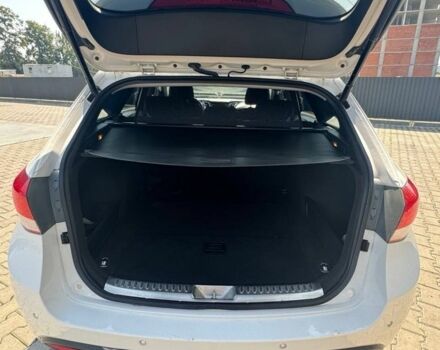 Белый Хендай и40, объемом двигателя 1.7 л и пробегом 266 тыс. км за 8600 $, фото 6 на Automoto.ua