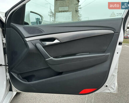 Білий Хендай і40, об'ємом двигуна 1.69 л та пробігом 184 тис. км за 11500 $, фото 20 на Automoto.ua