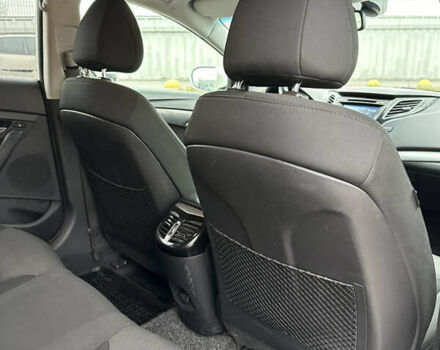 Білий Хендай і40, об'ємом двигуна 1.69 л та пробігом 184 тис. км за 11500 $, фото 24 на Automoto.ua