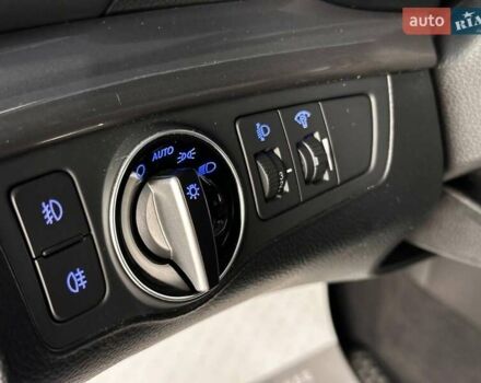 Белый Хендай и40, объемом двигателя 1.7 л и пробегом 288 тыс. км за 9300 $, фото 16 на Automoto.ua