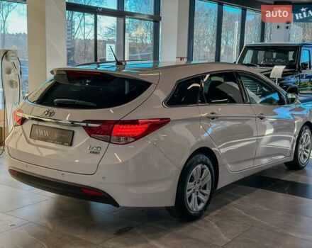 Белый Хендай и40, объемом двигателя 1.7 л и пробегом 288 тыс. км за 9300 $, фото 11 на Automoto.ua