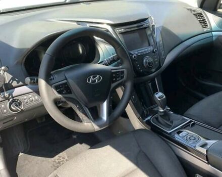 Білий Хендай і40, об'ємом двигуна 1.7 л та пробігом 185 тис. км за 10000 $, фото 14 на Automoto.ua