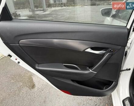 Белый Хендай и40, объемом двигателя 1.7 л и пробегом 209 тыс. км за 12500 $, фото 45 на Automoto.ua