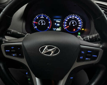 Білий Хендай і40, об'ємом двигуна 1.7 л та пробігом 228 тис. км за 9400 $, фото 8 на Automoto.ua