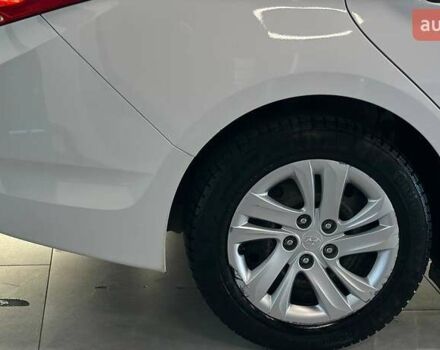 Белый Хендай и40, объемом двигателя 1.7 л и пробегом 288 тыс. км за 9300 $, фото 7 на Automoto.ua