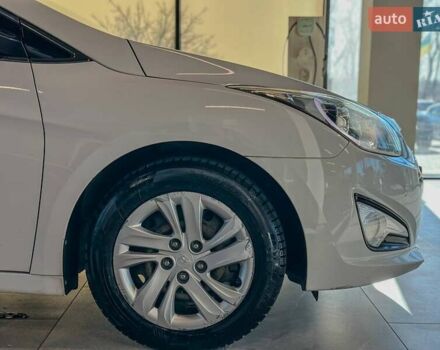 Белый Хендай и40, объемом двигателя 1.7 л и пробегом 288 тыс. км за 9300 $, фото 4 на Automoto.ua