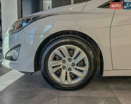 Белый Хендай и40, объемом двигателя 1.7 л и пробегом 288 тыс. км за 9300 $, фото 5 на Automoto.ua