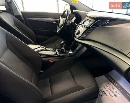 Белый Хендай и40, объемом двигателя 1.7 л и пробегом 288 тыс. км за 9300 $, фото 28 на Automoto.ua