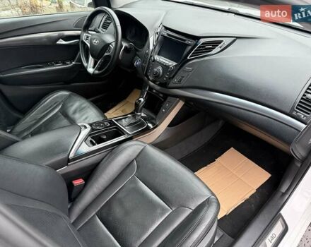 Белый Хендай и40, объемом двигателя 1.7 л и пробегом 209 тыс. км за 12500 $, фото 67 на Automoto.ua