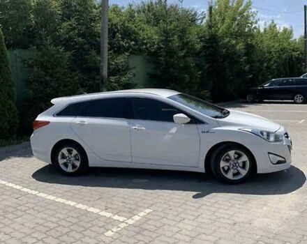 Білий Хендай і40, об'ємом двигуна 1.7 л та пробігом 185 тис. км за 10000 $, фото 17 на Automoto.ua