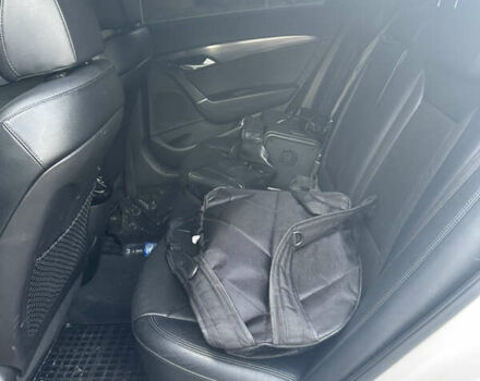 Белый Хендай и40, объемом двигателя 1.7 л и пробегом 190 тыс. км за 8999 $, фото 21 на Automoto.ua