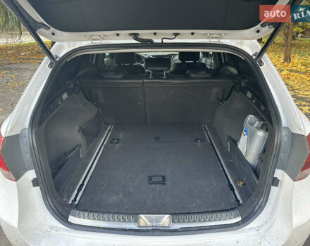 Белый Хендай и40, объемом двигателя 1.7 л и пробегом 190 тыс. км за 9200 $, фото 22 на Automoto.ua