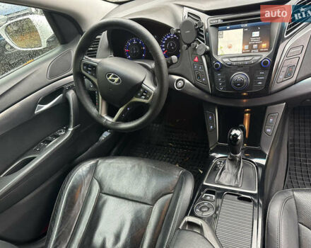 Белый Хендай и40, объемом двигателя 1.7 л и пробегом 190 тыс. км за 9000 $, фото 1 на Automoto.ua