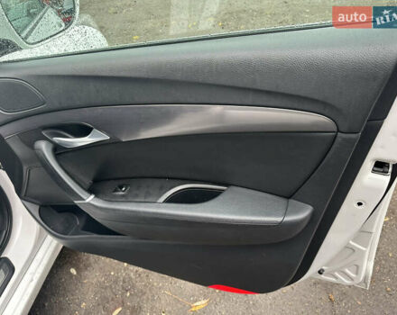 Белый Хендай и40, объемом двигателя 1.7 л и пробегом 190 тыс. км за 9000 $, фото 18 на Automoto.ua