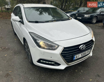 Белый Хендай и40, объемом двигателя 1.7 л и пробегом 190 тыс. км за 8900 $, фото 1 на Automoto.ua