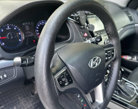 Белый Хендай и40, объемом двигателя 1.7 л и пробегом 190 тыс. км за 9200 $, фото 18 на Automoto.ua