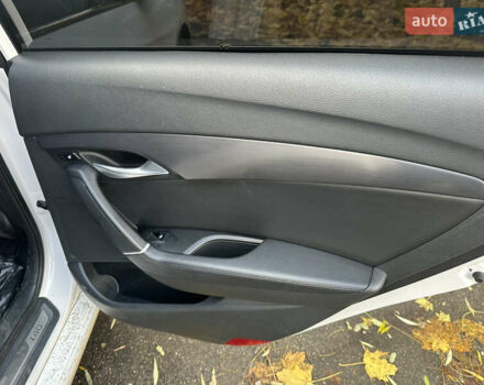 Белый Хендай и40, объемом двигателя 1.7 л и пробегом 190 тыс. км за 9200 $, фото 25 на Automoto.ua