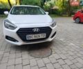 Белый Хендай и40, объемом двигателя 1.7 л и пробегом 259 тыс. км за 12500 $, фото 1 на Automoto.ua