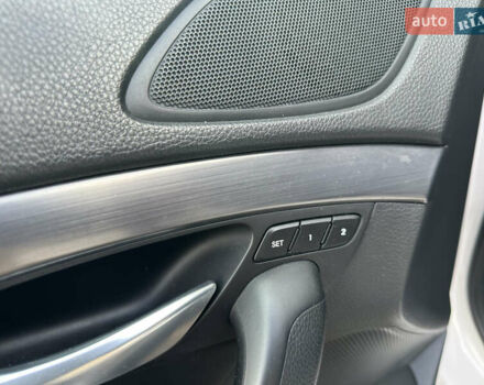 Белый Хендай и40, объемом двигателя 1.7 л и пробегом 190 тыс. км за 8999 $, фото 16 на Automoto.ua