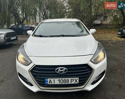 Белый Хендай и40, объемом двигателя 1.7 л и пробегом 190 тыс. км за 9000 $, фото 36 на Automoto.ua