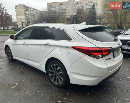 Белый Хендай и40, объемом двигателя 1.7 л и пробегом 190 тыс. км за 9000 $, фото 32 на Automoto.ua