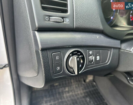 Белый Хендай и40, объемом двигателя 1.7 л и пробегом 190 тыс. км за 8999 $, фото 15 на Automoto.ua