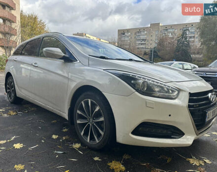 Белый Хендай и40, объемом двигателя 1.7 л и пробегом 190 тыс. км за 8999 $, фото 3 на Automoto.ua