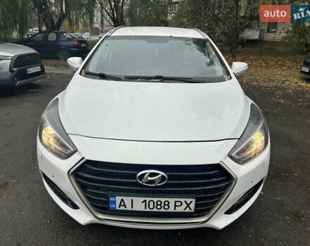 Белый Хендай и40, объемом двигателя 1.7 л и пробегом 190 тыс. км за 9000 $, фото 2 на Automoto.ua