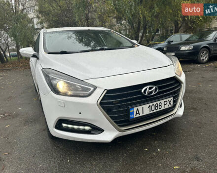 Белый Хендай и40, объемом двигателя 1.7 л и пробегом 190 тыс. км за 9000 $, фото 19 на Automoto.ua