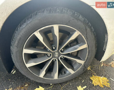 Белый Хендай и40, объемом двигателя 1.7 л и пробегом 190 тыс. км за 8900 $, фото 43 на Automoto.ua