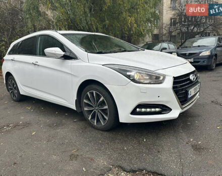 Белый Хендай и40, объемом двигателя 1.7 л и пробегом 190 тыс. км за 8900 $, фото 22 на Automoto.ua