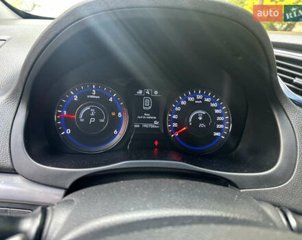 Белый Хендай и40, объемом двигателя 1.7 л и пробегом 190 тыс. км за 8900 $, фото 29 на Automoto.ua