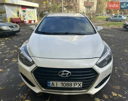 Белый Хендай и40, объемом двигателя 1.7 л и пробегом 190 тыс. км за 8999 $, фото 2 на Automoto.ua