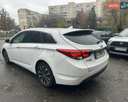 Белый Хендай и40, объемом двигателя 1.7 л и пробегом 190 тыс. км за 8900 $, фото 2 на Automoto.ua