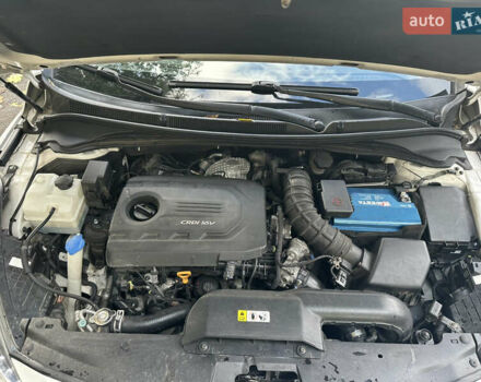 Белый Хендай и40, объемом двигателя 1.7 л и пробегом 190 тыс. км за 8999 $, фото 11 на Automoto.ua