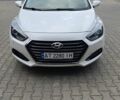 Белый Хендай и40, объемом двигателя 1.69 л и пробегом 240 тыс. км за 12200 $, фото 1 на Automoto.ua