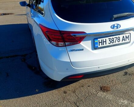 Белый Хендай и40, объемом двигателя 1.7 л и пробегом 225 тыс. км за 14500 $, фото 5 на Automoto.ua