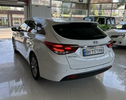 Белый Хендай и40, объемом двигателя 1.69 л и пробегом 180 тыс. км за 12900 $, фото 4 на Automoto.ua