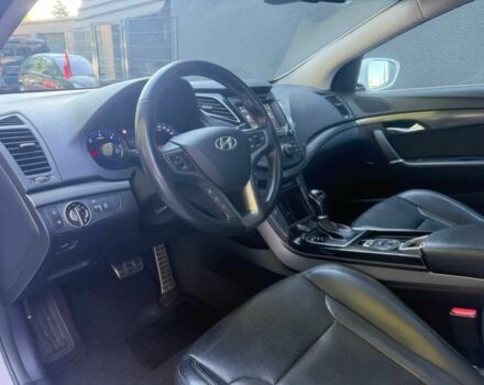 Белый Хендай и40, объемом двигателя 1.6 л и пробегом 34 тыс. км за 7500 $, фото 6 на Automoto.ua