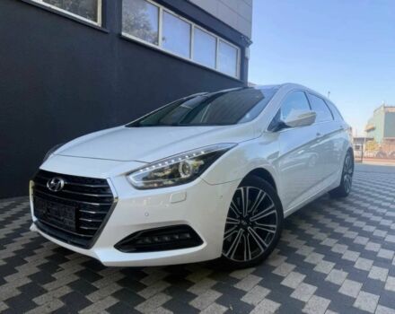 Белый Хендай и40, объемом двигателя 1.6 л и пробегом 34 тыс. км за 7500 $, фото 2 на Automoto.ua