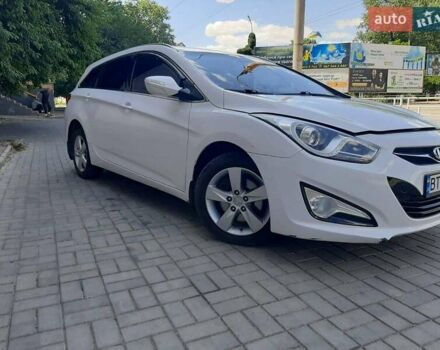 Белый Хендай и40, объемом двигателя 1.69 л и пробегом 245 тыс. км за 8100 $, фото 1 на Automoto.ua