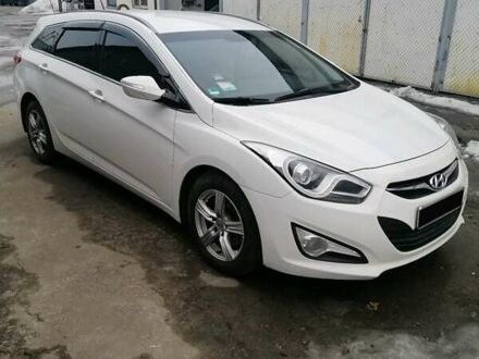 Белый Хендай и40, объемом двигателя 1.7 л и пробегом 333 тыс. км за 8500 $, фото 1 на Automoto.ua