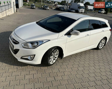 Белый Хендай и40, объемом двигателя 1.7 л и пробегом 260 тыс. км за 8000 $, фото 1 на Automoto.ua