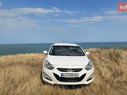 Білий Хендай і40, об'ємом двигуна 1.7 л та пробігом 185 тис. км за 10000 $, фото 1 на Automoto.ua