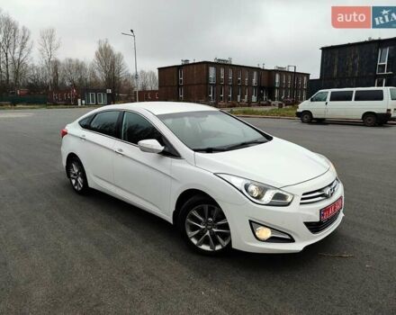 Белый Хендай и40, объемом двигателя 2 л и пробегом 148 тыс. км за 11500 $, фото 1 на Automoto.ua