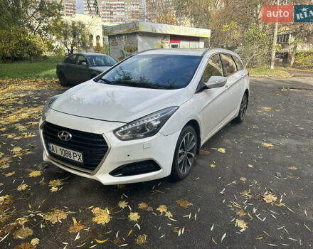 Белый Хендай и40, объемом двигателя 1.7 л и пробегом 190 тыс. км за 8999 $, фото 1 на Automoto.ua