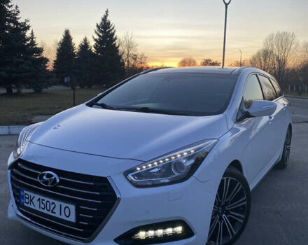 Белый Хендай и40, объемом двигателя 1.7 л и пробегом 205 тыс. км за 15500 $, фото 1 на Automoto.ua