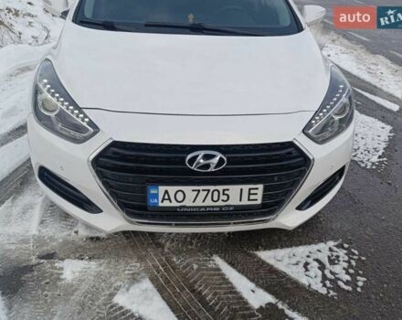 Белый Хендай и40, объемом двигателя 1.7 л и пробегом 282 тыс. км за 14000 $, фото 1 на Automoto.ua